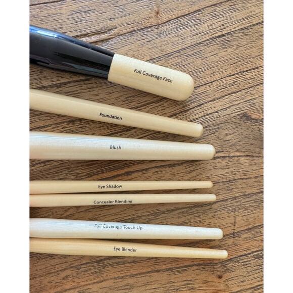 Bobbi Brown Brush Set - 9 Total Brushes - Picture 2 of 3
